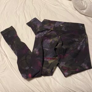 Lululemon size 8 Wunderunder